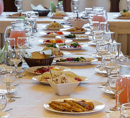 Как накрыть поминальный стол