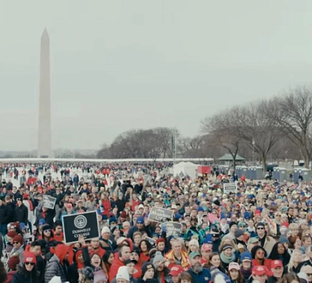 Среди выступающих на "Марше за жизнь" 2025 года - губернатор Рон ДеСантис, представитель Крис Смит, Лайла Роуз
