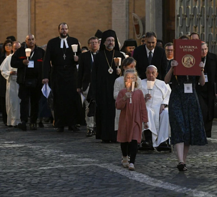 ФОТО: Папа Франциск, синод молятся там, где были убиты первые христианские мученики Рима