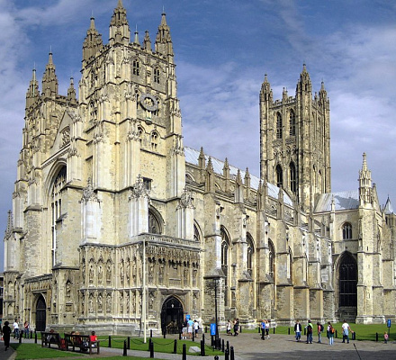 In Großbritannien wird das Internet von den Türmen anglikanischer Tempel aus verbreitet