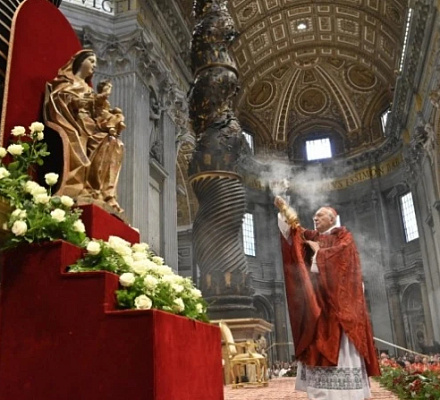 Кардиналы Ре и Сандри утверждены в должности декана и вице-декана Коллегии кардиналов