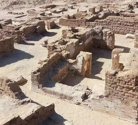 В Египте обнаружены две 1500-летние церкви с фреской, изображающей Спасителя