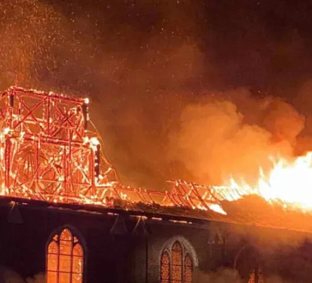 Разрушительное нападение на церковь во Франции заставляет вновь задуматься о безопасности в местах отправления религиозных обрядов