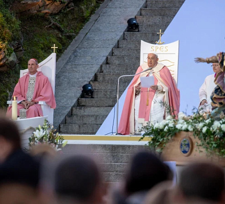 Папа Франциск высоко оценивает веру католиков на французской Корсике