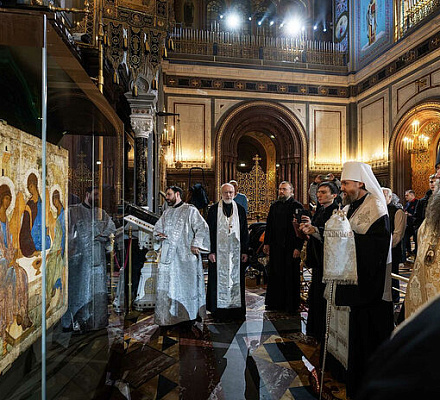 Икона Святой Троицы, написанная преподобным Андреем Рублевым, принесена в Храм Христа Спасителя