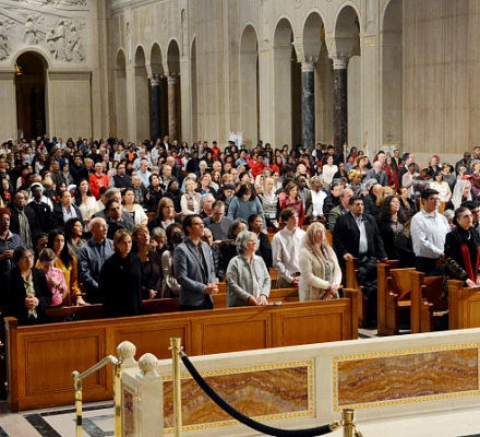 Доверие Господу: Католики собираются на 32-ю Международную неделю молитвы и поста