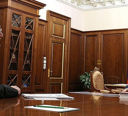 Президент России Владимир Путин встретился с руководителем фонда «Круг добра» протоиереем Александром Ткаченко