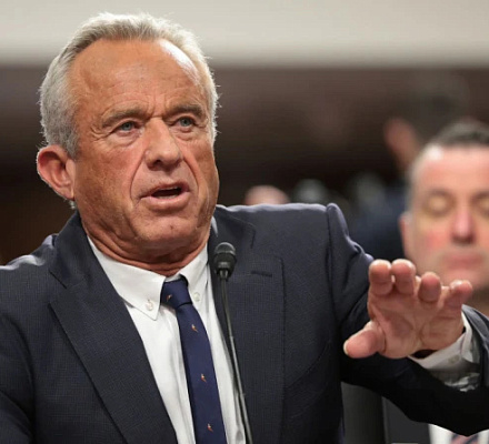 Католики надеются на аборты и политику здравоохранения после утверждения Кеннеди на пост министра здравоохранения