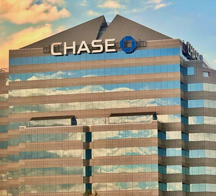 CNA объясняет: Что такое "дебанкинг" и как он влияет на католиков?