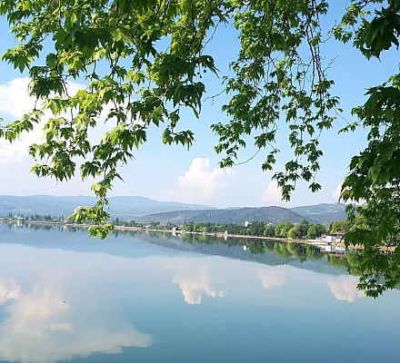 Das während der Quarantäne gereinigte Wasser des Sees ermöglichte es, die byzantinische Basilika am Boden zu untersuchen