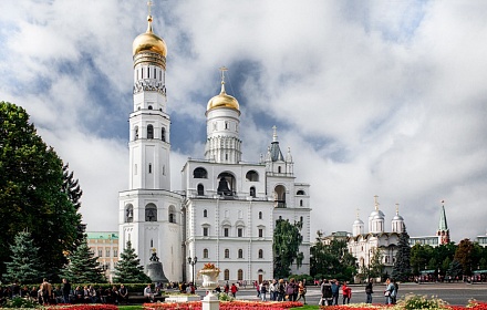Johannes-Klimakus-Kirche mit dem Glockenturm Iwan des Großen in Moskau
