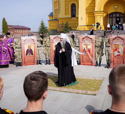 Управляющий Нижегородской епархией освятил пасхальные куличи, которые доставят в зону проведения специальной военной операции