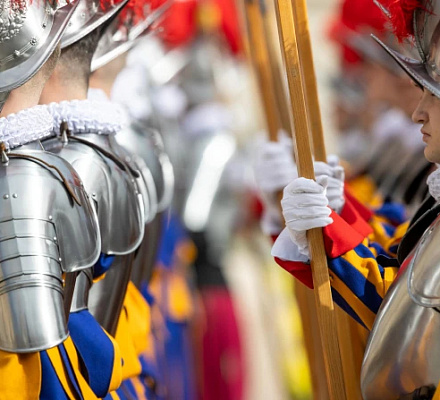 LIVE UPDATES: Кардинал Мюллер говорит, что Церковь должна преодолеть разногласия в процессе папских выборов