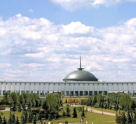 Das Gesicht des Reinsten, durchbohrt mit einem Bajonett