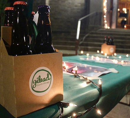 Gemeindemitglieder erhielten vier Flaschen Bier anstelle von Adventskerzen