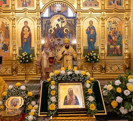 В Сургут принесены мощи святителя Тихона, Патриарха Московского и всея России