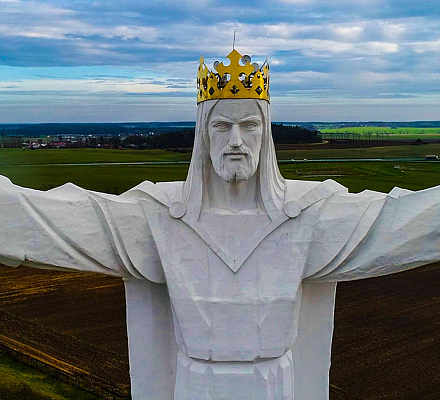 Statue von Christus dem König in Swiebodzin