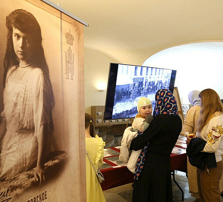 На Патриаршем подворье в Переделкине прошла выставка-лекция «Дарите любовь»