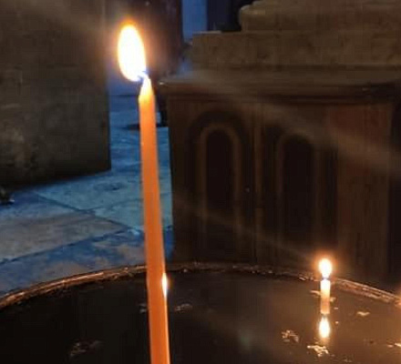 Aufgrund der Quarantäne kann es zu Verzögerungen bei der Ausführung Ihrer Gebete kommen