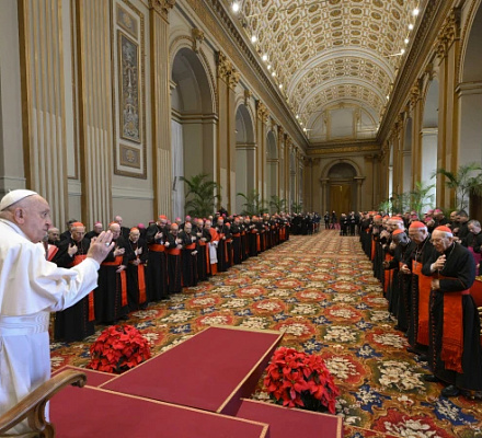 Анализ: Понимание новаторской структуры руководства Ватикана, состоящей из пропрефекта и монахини