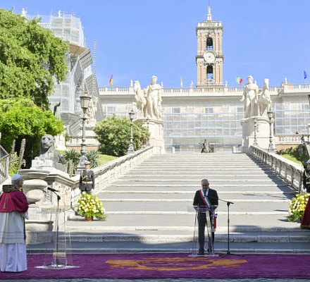 Лев XIV говорит мэру Рима: "Сегодня я могу сказать, что через тебя и с тобой я - римлянин".