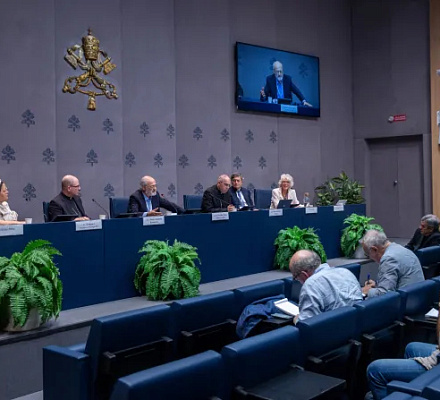 Участники Синода обращают внимание на бедных и уязвимых людей мира в праздник Святого Франциска