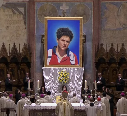 Die katholische Kirche kanonisiert Teenager, die im Internet Missionsarbeit leisten