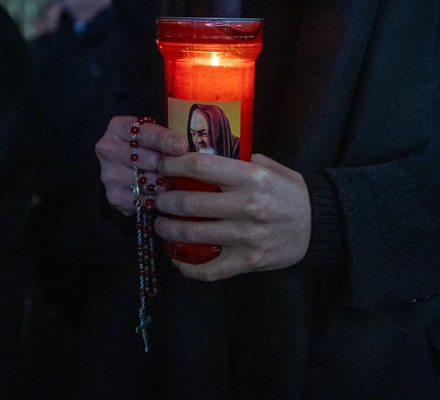 LIVE UPDATES: Папа демонстрирует "небольшое улучшение", хотя ситуация со здоровьем остается сложной