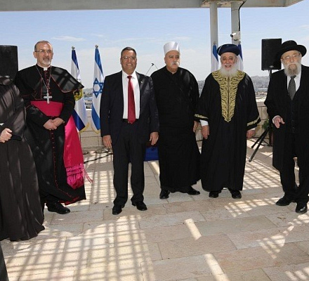 In Jerusalem beteten Vertreter verschiedener Glaubensrichtungen zusammen, um die Welt von der Pandemie zu befreien