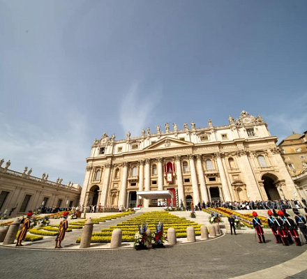 Бегите" искать Христа в повседневной жизни, говорит Папа Франциск в проповеди на Пасхальное воскресенье