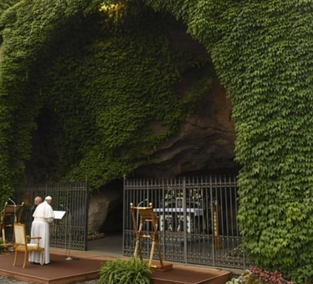 Papst Franziskus betete zur Heiligen Jungfrau Maria und bat um ihre Fürsprache während der Pandemie