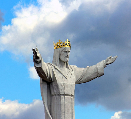 Die Statue von Christus dem Zaren im polnischen Swiebodzin wird über das Internet verbreitet