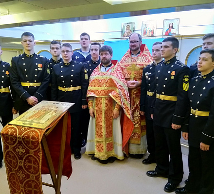 Kommunisten ärgern sich über den auf der Aurora nachgebauten Schiffstempel
