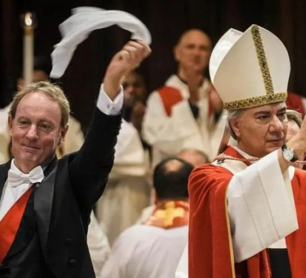 Кровь святого Януария разжижается в Неаполе в день его праздника