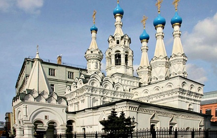 Kirche der Geburt der Heiligen Jungfrau Maria in Putinki in Moskau in