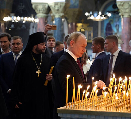 Владимир Путин посетил Морской собор в Кронштадте