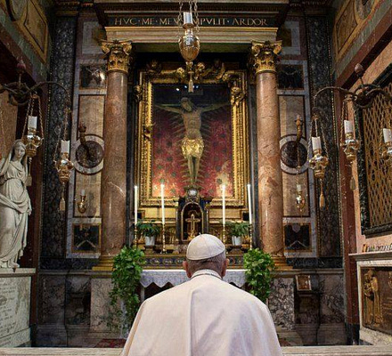 Papst Franziskus feierte Gebete in zwei Basiliken in Rom, um die Welt vom Coronavirus zu befreien