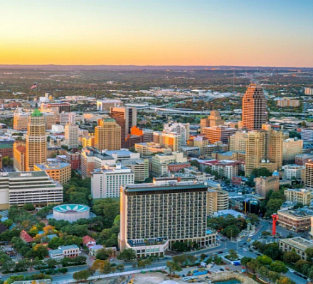 Техасские епископы поддержали законопроект "Да на заднем дворе Бога", предусматривающий превращение приходских земель в доступные дома