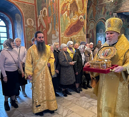 Состоялось принесение ковчега с мощами Патриарха Всероссийского Тихона в Новокузнецкую епархию