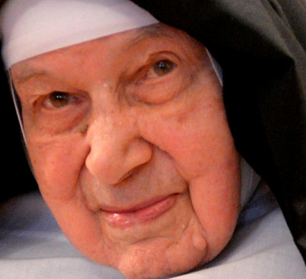 Nonne Cecilia Roshak, Gerechte Frau der Welt