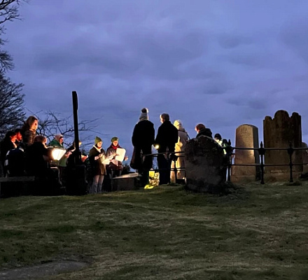 Христиане молятся 100 "Отче наш" на могиле святого Патрика в Ирландии за мир и единство