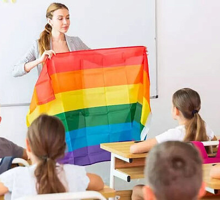 В школах штата Алабама, возможно, обяжут вывешивать 10 заповедей, а также запретят ЛГБТ-флаги и разговоры о гендере