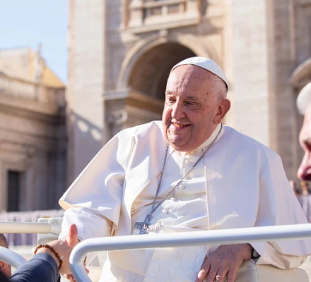 Папа Франциск на общей аудиенции призывает людей молиться за жертв наводнения в Испании