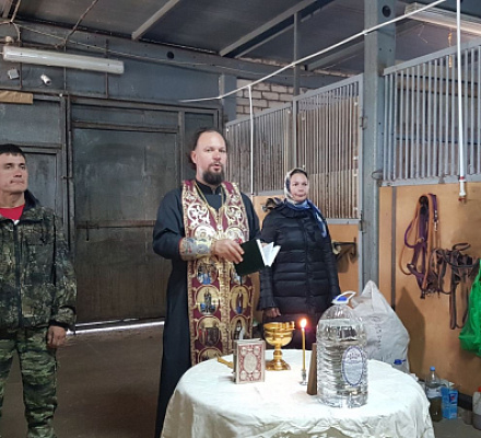 In Syzran wurde am Festtag der Heiligen Florus und Laurus ein Gebetsgottesdienst im Stall abgehalten