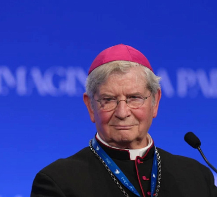 Парижский архиепископ осуждает увольнение директора католической школы, обвиненного в нарушении светских законов