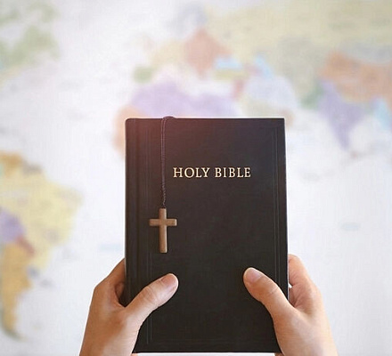 Продажи Библии в США и Великобритании удвоились с 2019 года