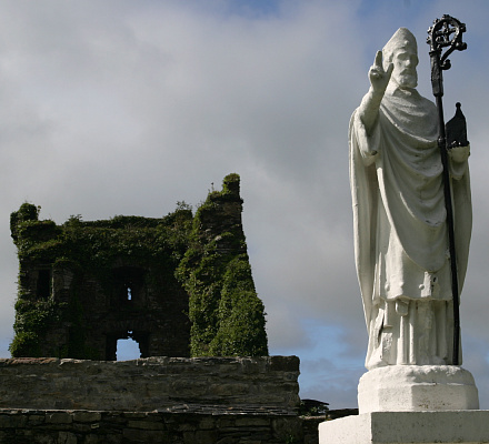 Памятник святому Патрику близ Ньюпорта, Ирландия