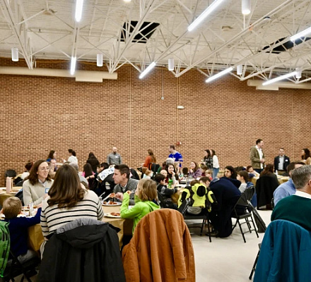 Католическая церковь борется с кризисом родительского стресса с помощью программ поддержки и ресурсов