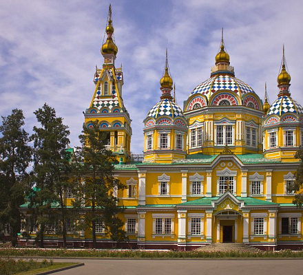 Die Himmelfahrtskathedrale in Almaty wurde nach der Restaurierung eröffnet
