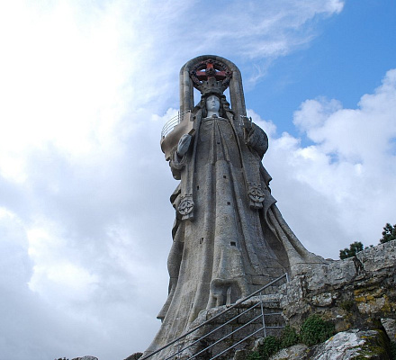 Вирхен-де-ла-Рока (Virgen De La Roca), статуя Пресвятой Девы в Байоне (Испания)